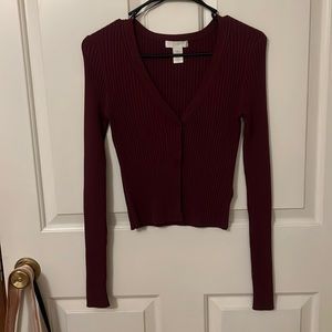H&M maroon v-neck buttoned cardigan